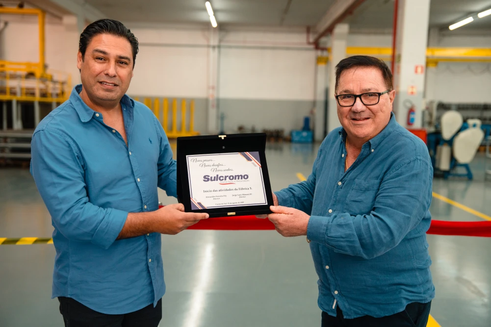 Diretores Alexandre Ely e Jorge Mazzocchi recebem homenagem